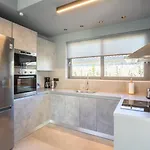 Ersi Vila *